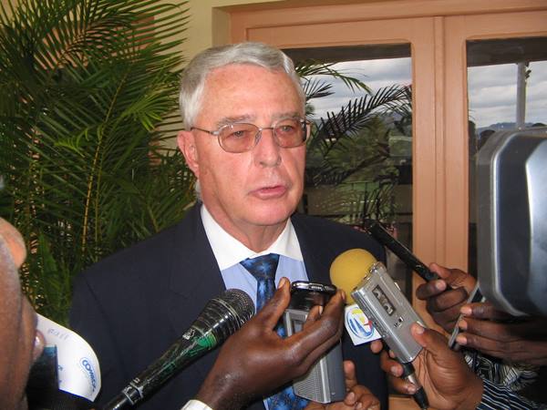 Claude Villain quitte ses fonctions de PCA de COMILOG, Alain Ditona le remplace