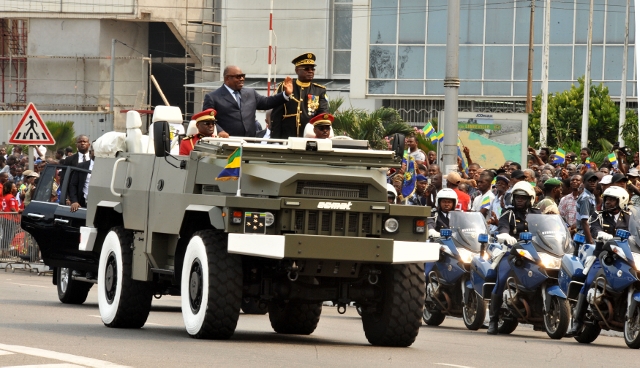 Ali Bongo a présidé la parade militaire du 17 août 2017