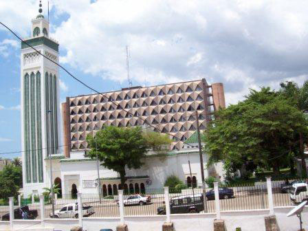Une centaine d’anciens étudiants gabonais de théologie islamique en colère contre l’imam Ismaël Oceni Ossa