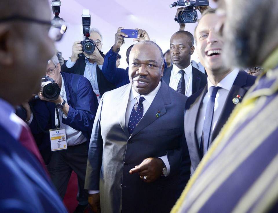 Sommet UE – AU : Ali Bongo à la droite d’Emmanuel Macron