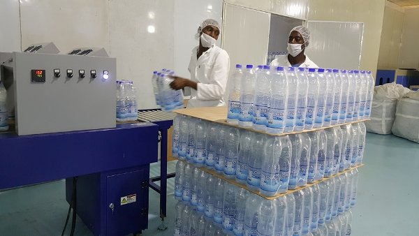 Les Chinois se lancent dans la production d’eau minérale au Gabon