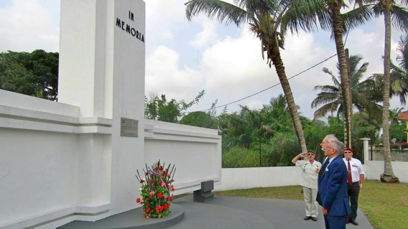 Une gerbe de fleurs pour les Soldats gabonais et français tombés au champ d’honneur