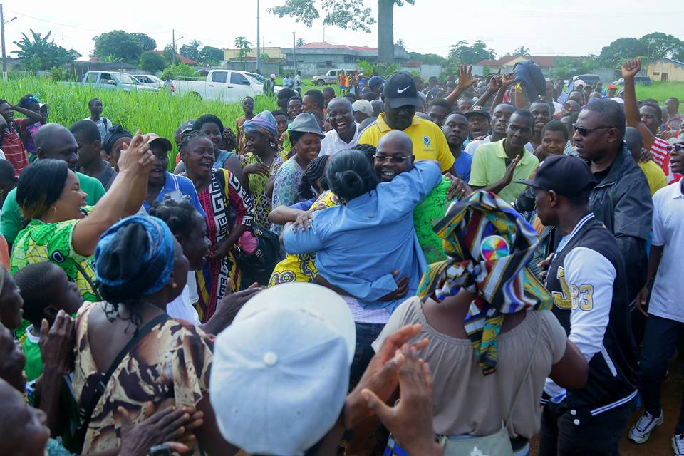 Manfoumbi a encore dansé le Ikokou à Ndéndé
