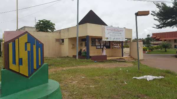 Ecole mathématique africaine : Christian Maire développe un cours sur les nombres P-adiques