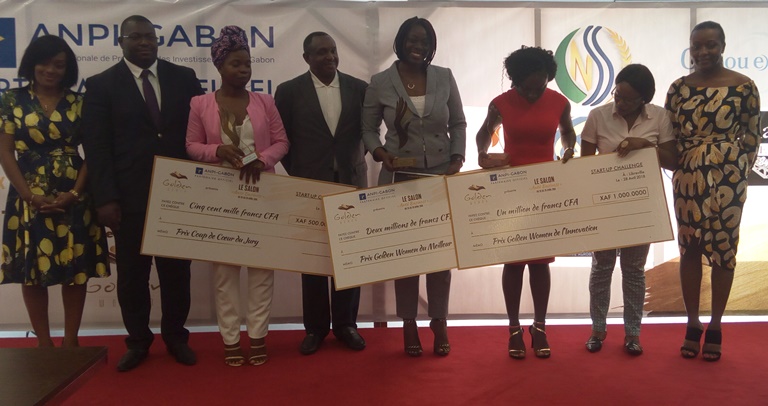Shirley Ibalha, remporte le prix de la meilleure Startup du Salon Antô Business