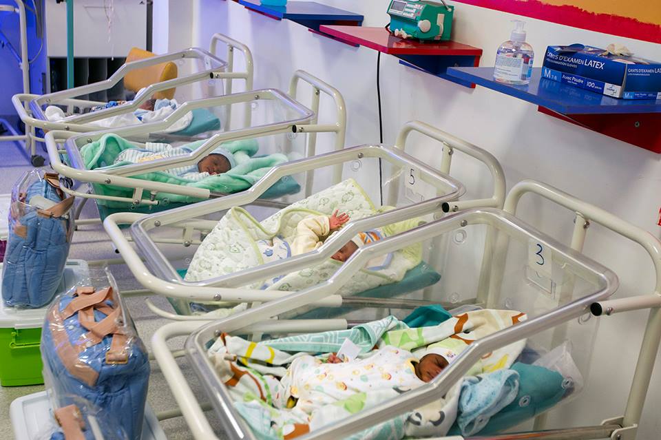 Jumeaux morts volés au CHUL : l’hôpital regrette l’incident et renforce les mesures de sécurité