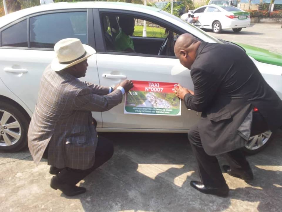250 vignettes estampillées Airtel Gabon sur les taxis de la commune d’Akanda