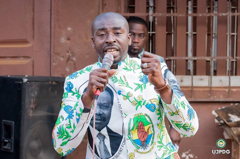 Station de lavage automobile et ballots de fripes pour employer les jeunes du 1er arrondissement de Libreville