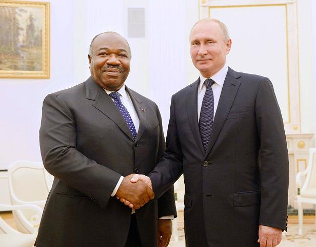 Ali Bongo et Vladimir Poutine la main dans la main pour une coopération plus agissante