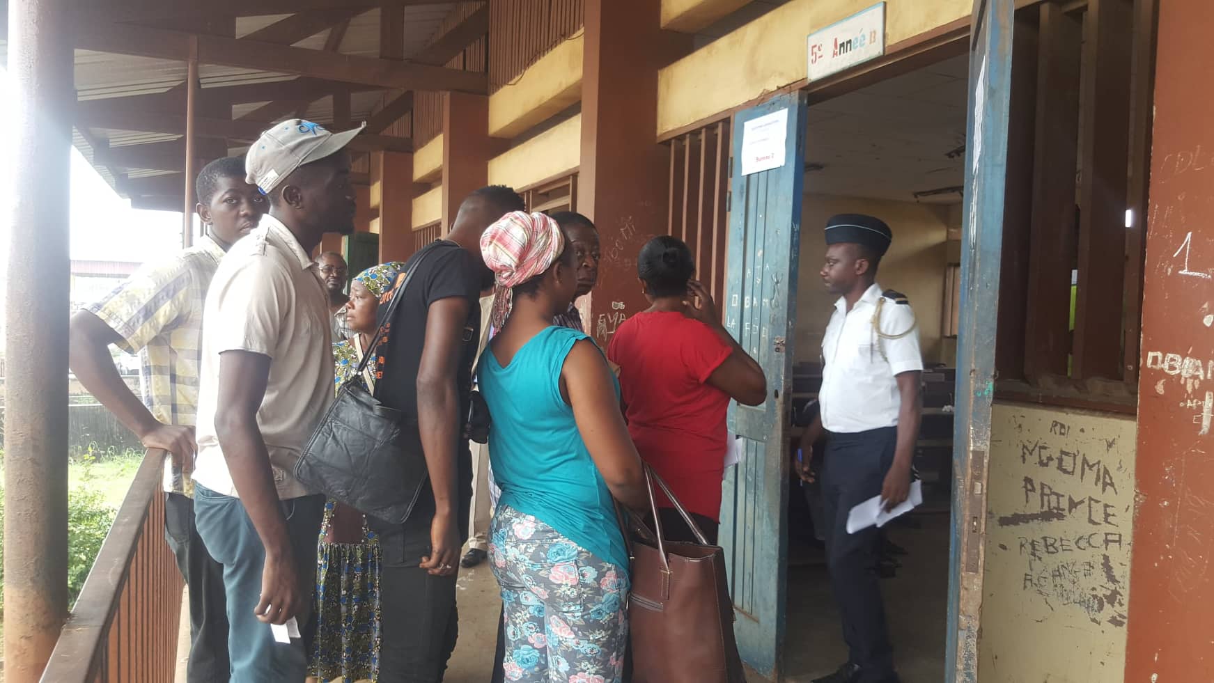 Gabon : début du vote à Libreville sous une finie pluie