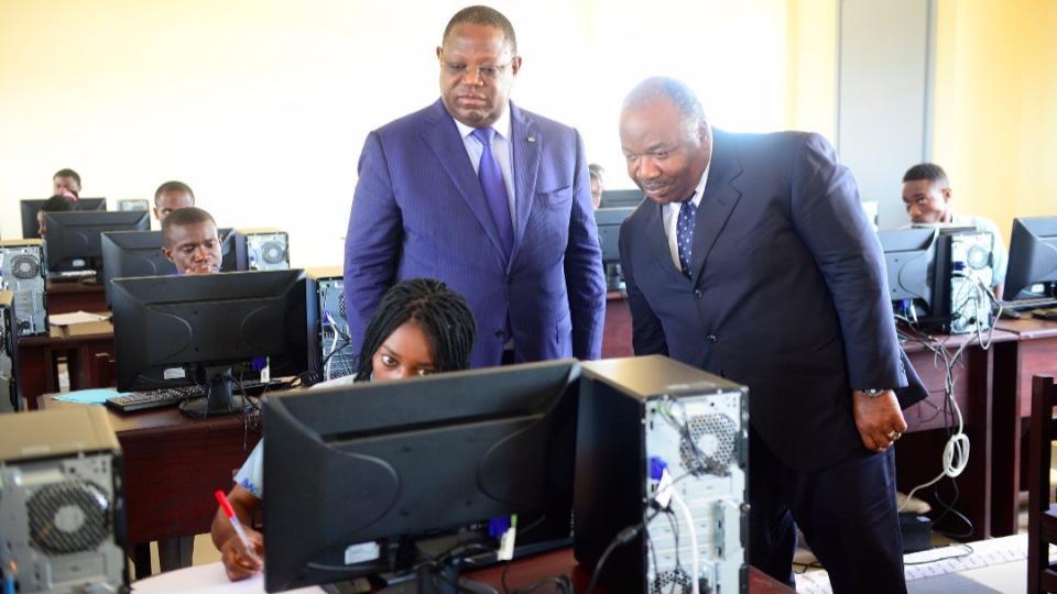 Éducation : 868 salles rénovées et 91 838 table-bancs livrés au Gabon en 2018