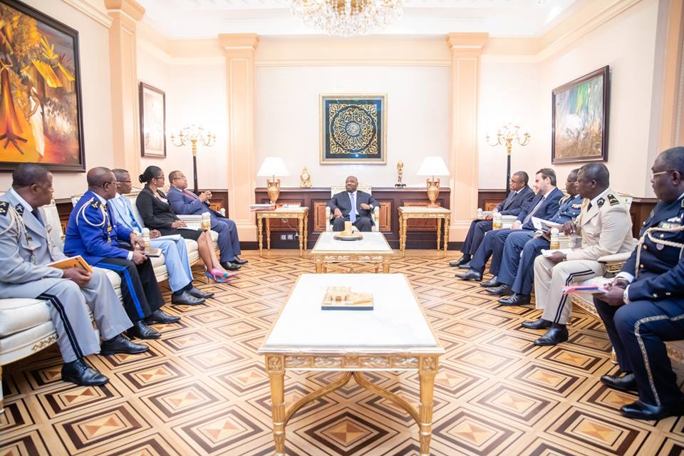 Ali Bongo a donné des consignes à ses ministres de la Défense et celui de l’Intérieur