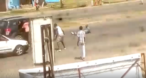 Un européen à bord de son véhicule dépouillé par des braqueurs dans un quartier de Libreville