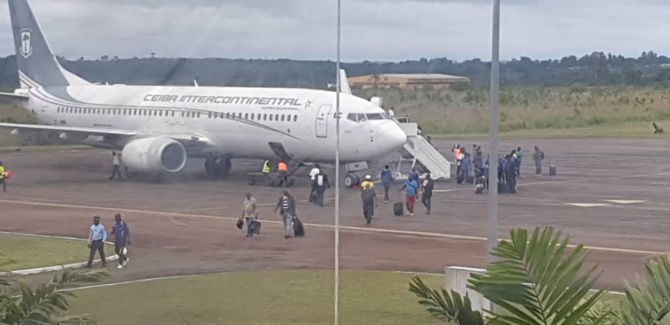 Les Panthères du Gabon dans un avion de la Guinée Équatoriale