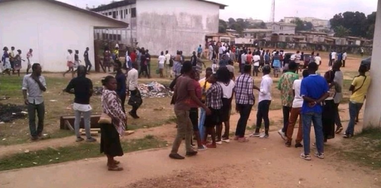 Une mère incite son fils à la violence dans une école primaire de Libreville