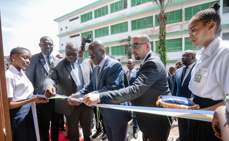 La Fondation BGFIBank offre une bibliothèque moderne au lycée Léon Mba
