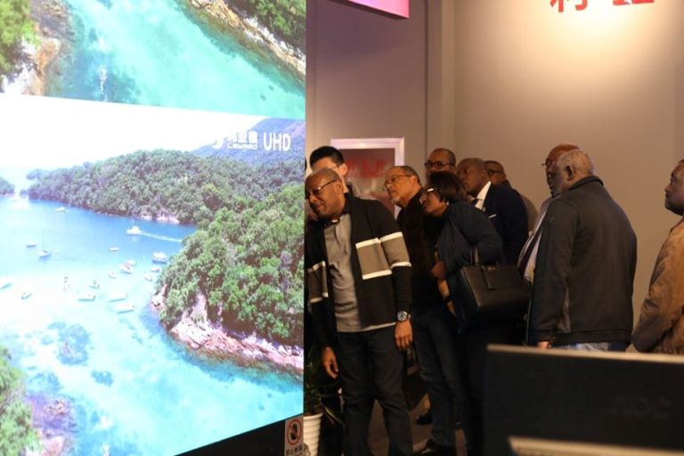 Le secrétariat exécutif du PDG émerveillé par la technologie chinoise