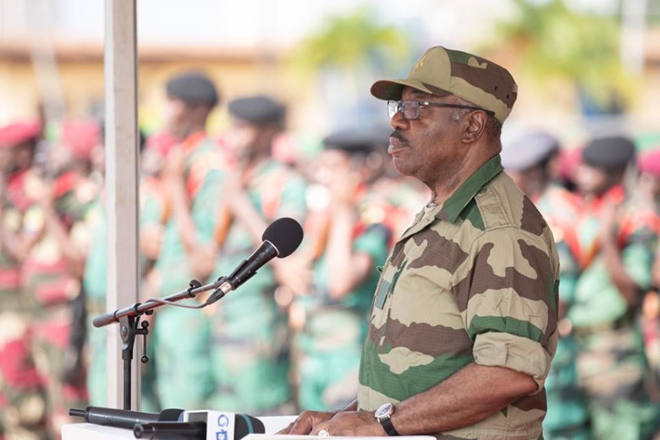 Ali Bongo en tenue militaire pour célébrer la Sainte Barbe