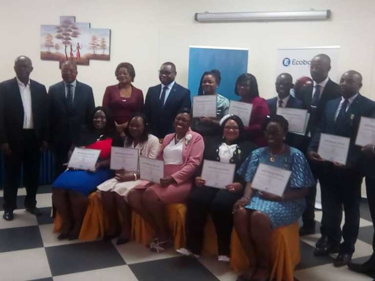 Ecobank-Gabon: des médailles du travail pour douze employés