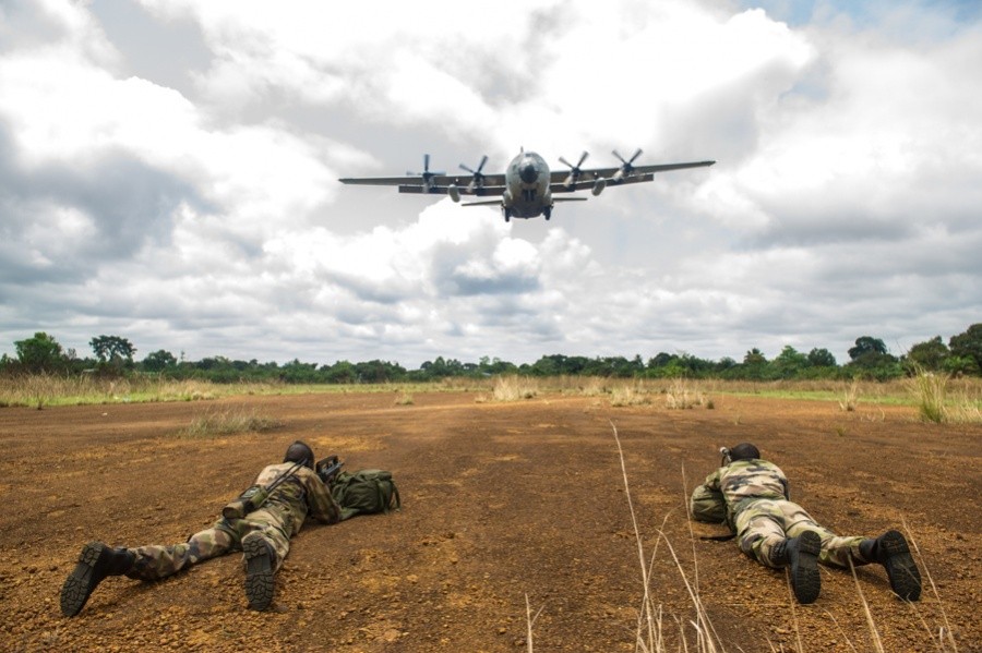 Des militaires belges en pleine démonstration de force au Gabon
