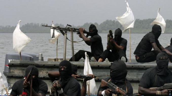 Un mort et plusieurs disparus dans une attaque des navires au large de Libreville