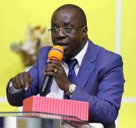 Phénomène d’enlèvement d’enfants : le Révérend Louis Mbadinga demande la démission du gouvernement Julien Nkoghé Bekalé