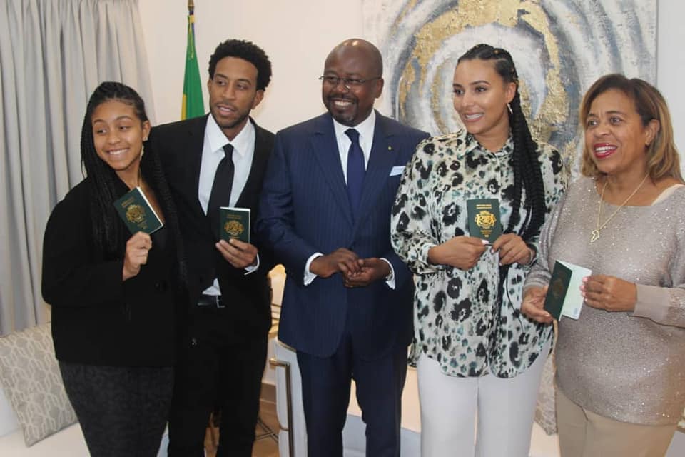 Un autre artiste américain se voit attribuer le passeport gabonais