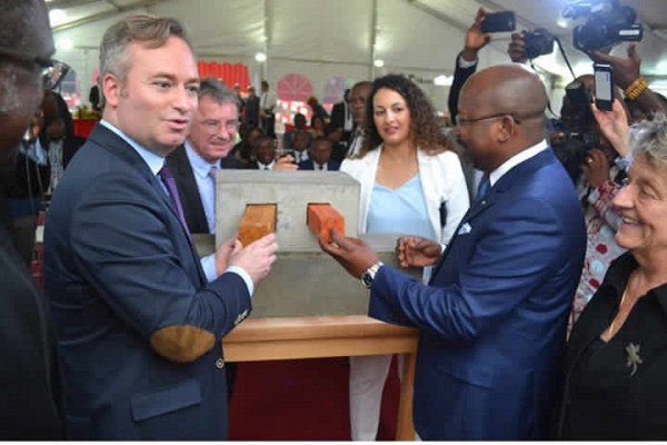 Jean-Baptiste Lemoyne pose la première pierre de la nouvelle ambassade de France au Gabon