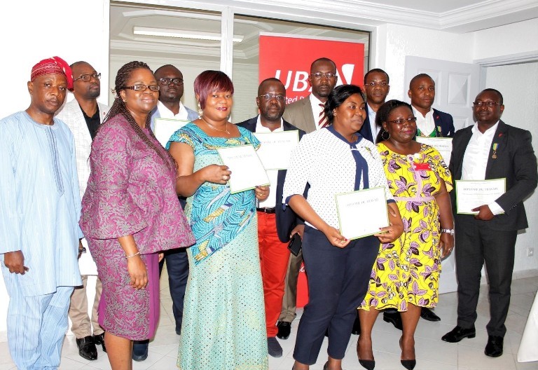 UBA-Gabon : des employés décorés pour leurs loyaux services