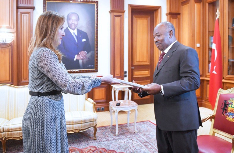 Ali Bongo reçoit les lettres de créance de 4 nouveaux ambassadeurs accrédités au Gabon