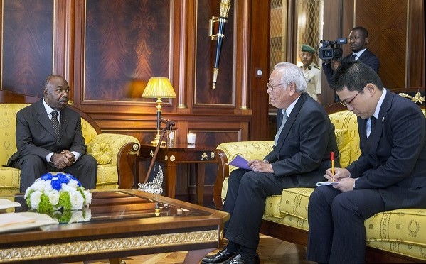 Coronavirus : Ali Bongo n’a pas serré la main de l’ambassadeur du Japon venu lui faire ses adieux
